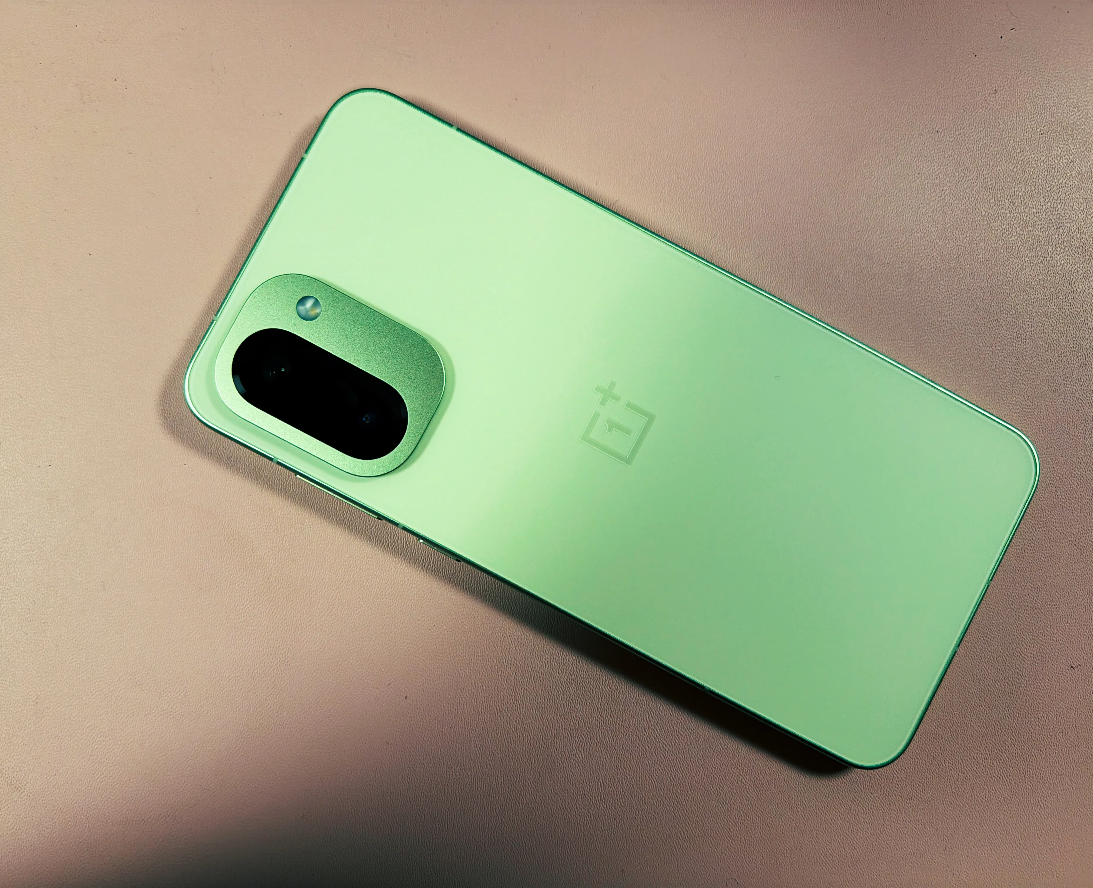 OnePlus 15R Review: Two-Day Battery Beast, Cameras Remain The